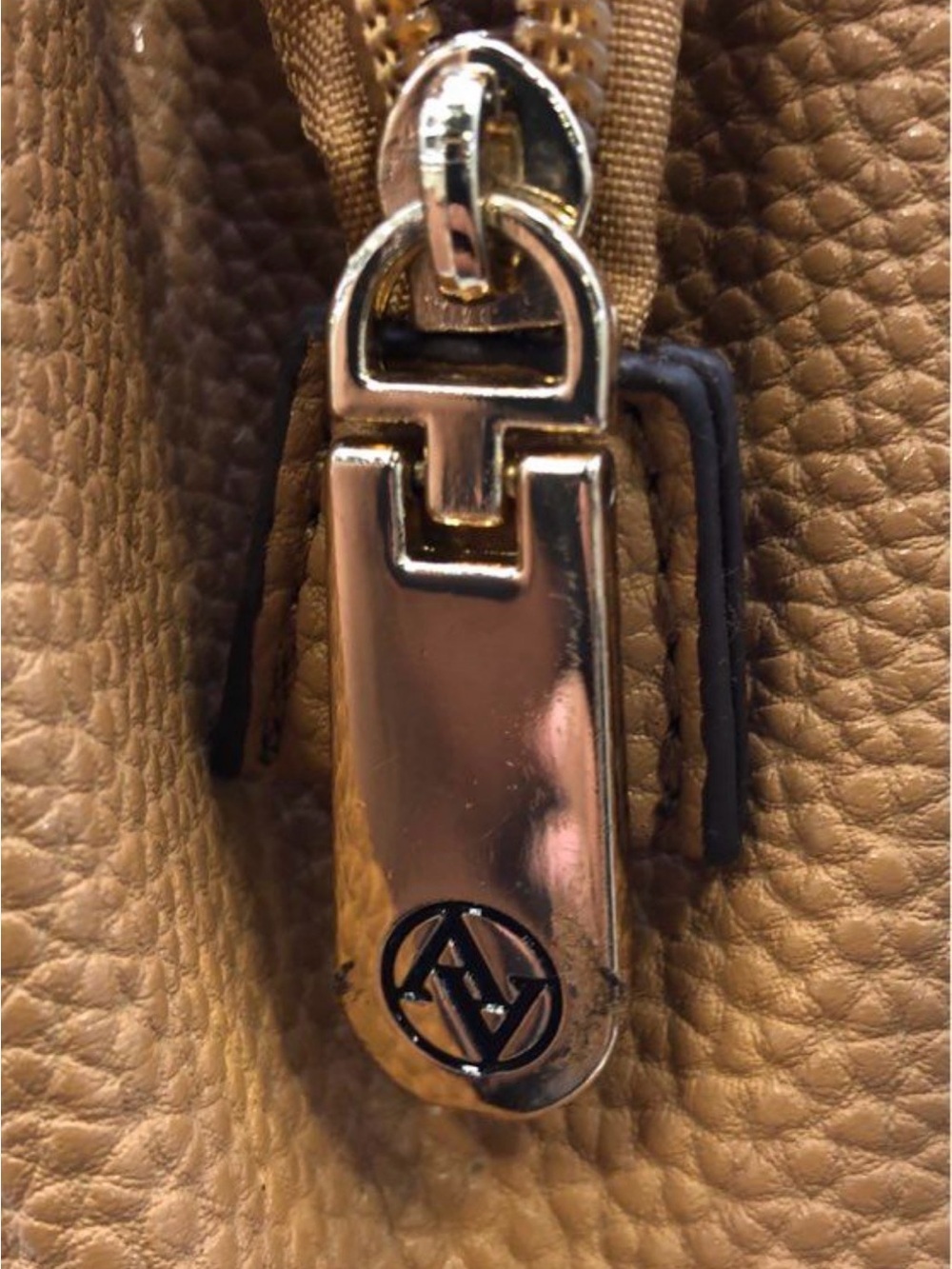Adrienne Vittadini Natural Pebbled Tote Bag Gold Hardware Workbook Sleeve - Picture 8 of 8